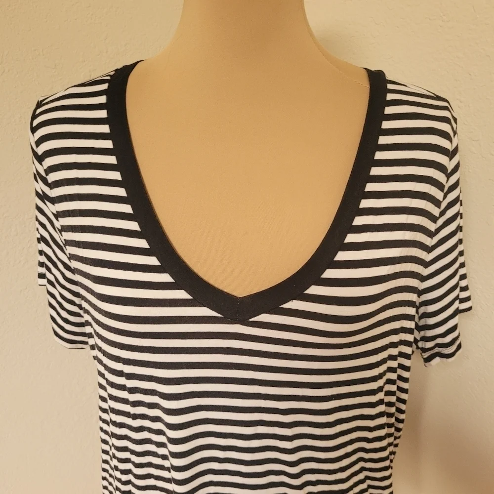 Torrid Black and White Striped Women's Top - Picture 3 of 4